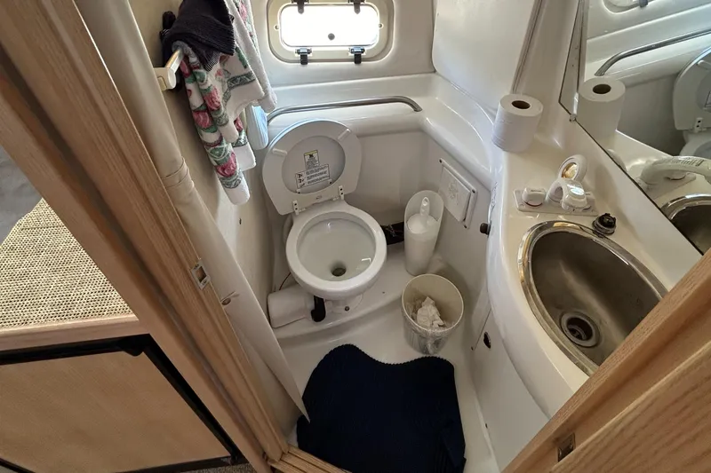 Slide: The Image of Bayliner 3255 Avanti 1998 - 15