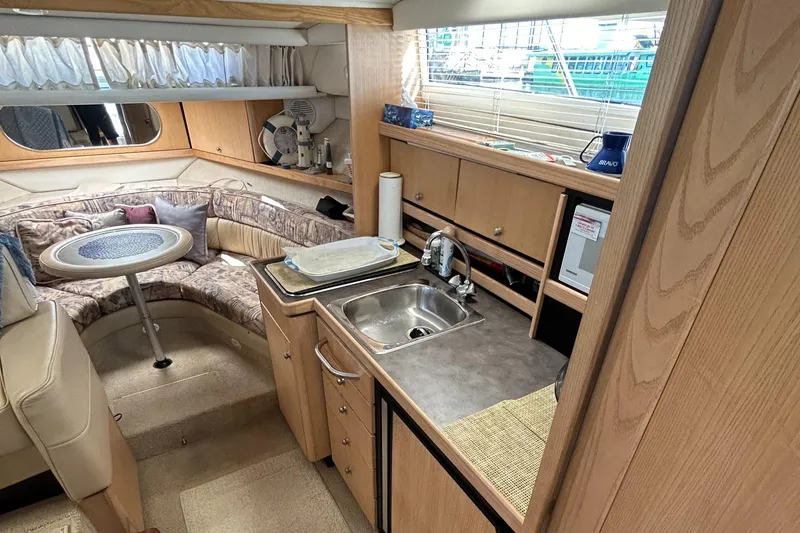 Slide: The Image of Bayliner 3255 Avanti 1998 - 14
