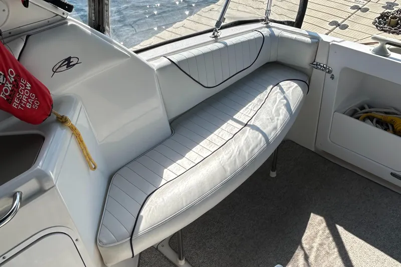 Slide: The Image of Bayliner 3255 Avanti 1998 - 5