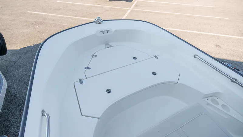 Slide: The Image of Boston Whaler 170 Montauk 2025 - 11