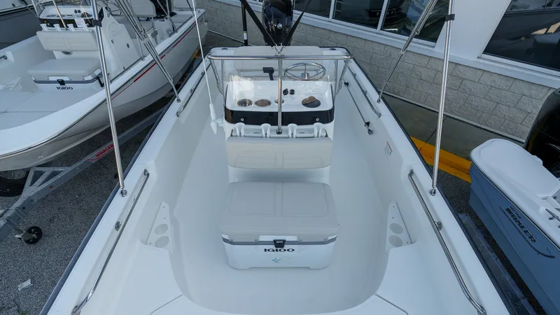 Slide: The Image of Boston Whaler 170 Montauk 2025 - 13