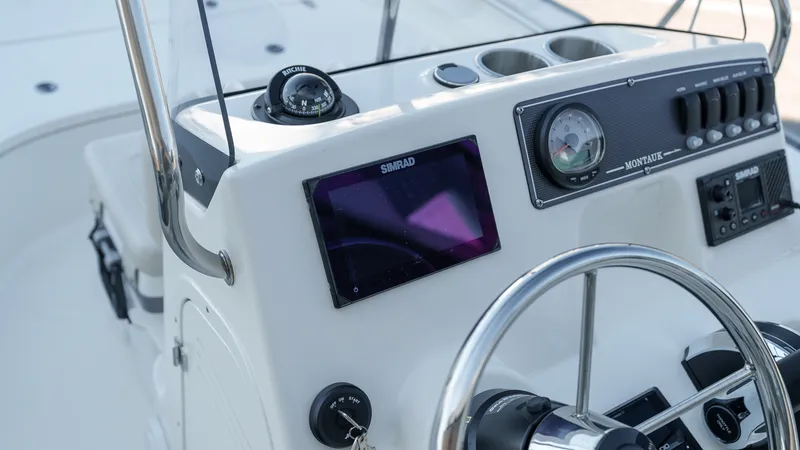 Slide: The Image of Boston Whaler 170 Montauk 2025 - 18