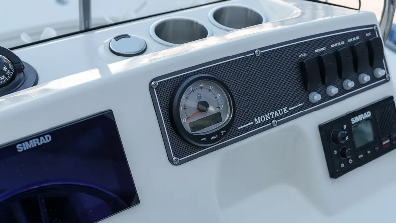 Slide: The Image of Boston Whaler 170 Montauk 2025 - 19