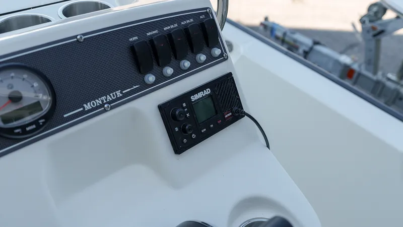 Slide: The Image of Boston Whaler 170 Montauk 2025 - 21