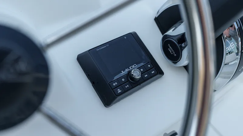 Slide: The Image of Boston Whaler 170 Montauk 2025 - 22