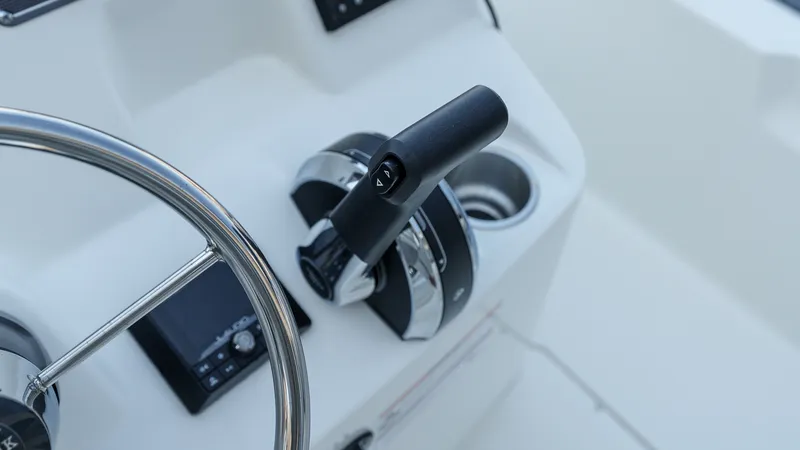 Slide: The Image of Boston Whaler 170 Montauk 2025 - 23