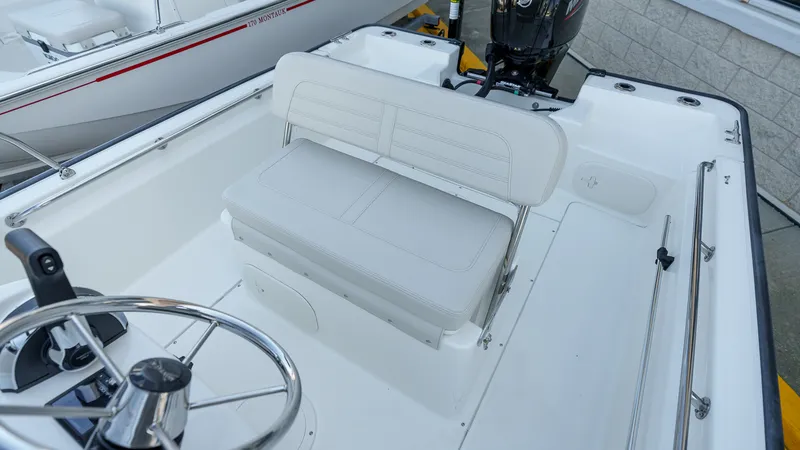 Slide: The Image of Boston Whaler 170 Montauk 2025 - 24