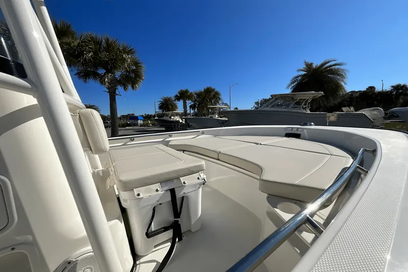 Slide: The Image of Boston Whaler 190 Montauk 2025 - 10