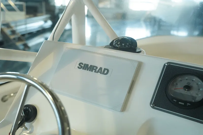 Slide: The Image of Boston Whaler 190 Montauk 2025 - 16