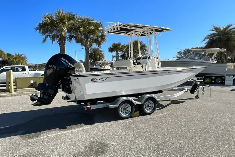 Slide: The Image of Boston Whaler 190 Montauk 2025 - 7