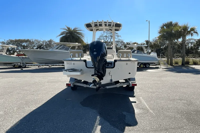 Slide: The Image of Boston Whaler 190 Montauk 2025 - 8