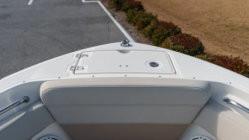 Slide: The Image of Boston Whaler 210 Vantage 2024 - 11