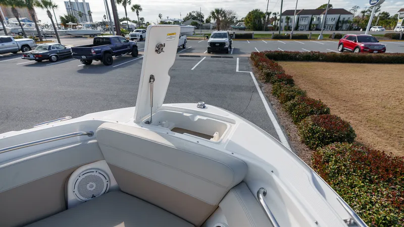 Slide: The Image of Boston Whaler 210 Vantage 2024 - 12