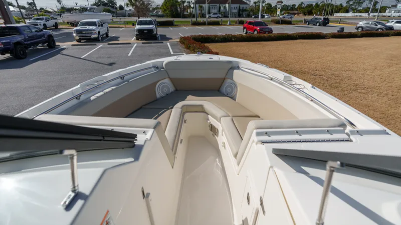 Slide: The Image of Boston Whaler 210 Vantage 2024 - 14