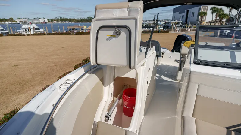 Slide: The Image of Boston Whaler 210 Vantage 2024 - 16
