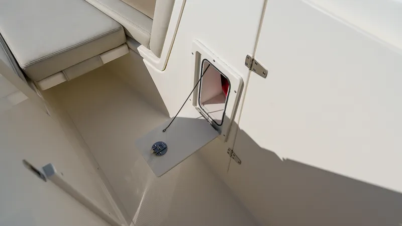 Slide: The Image of Boston Whaler 210 Vantage 2024 - 18