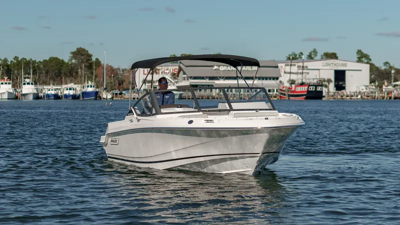 Slide: The Image of Boston Whaler 210 Vantage 2024 - 3