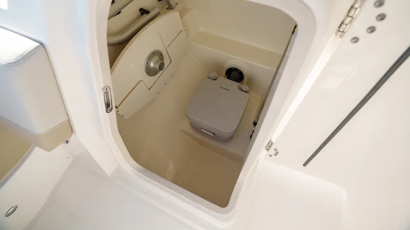 Slide: The Image of Boston Whaler 210 Vantage 2024 - 30