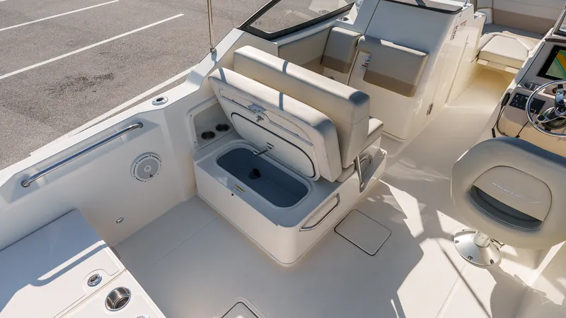 Slide: The Image of Boston Whaler 210 Vantage 2024 - 34