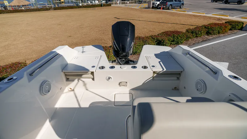 Slide: The Image of Boston Whaler 210 Vantage 2024 - 35