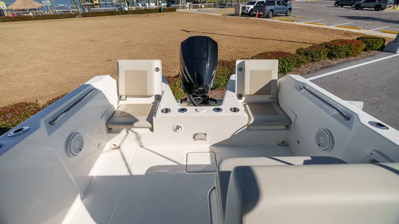 Slide: The Image of Boston Whaler 210 Vantage 2024 - 36