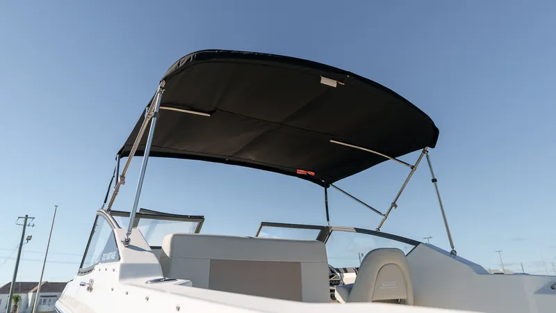 Slide: The Image of Boston Whaler 210 Vantage 2024 - 39