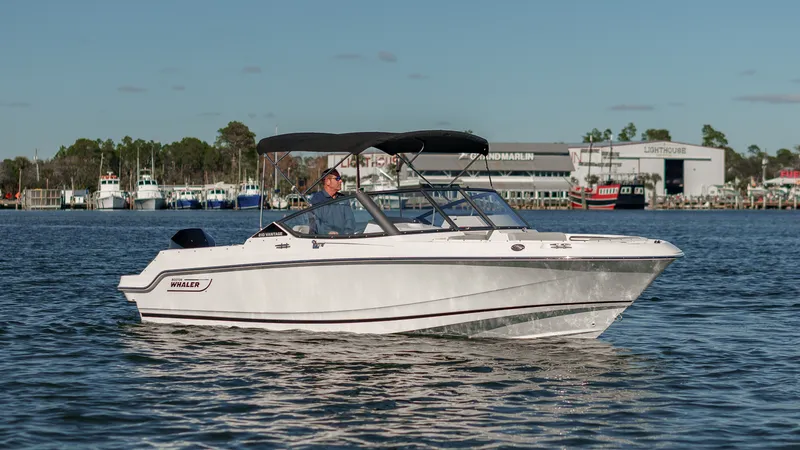Slide: The Image of Boston Whaler 210 Vantage 2024 - 4