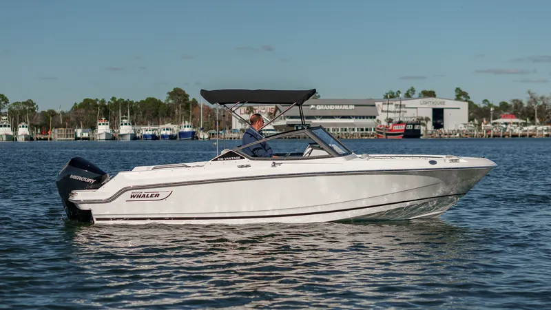 Slide: The Image of Boston Whaler 210 Vantage 2024 - 5
