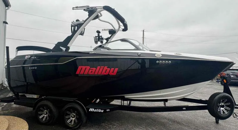 Slide: The Image of Malibu M220 2024 - 4