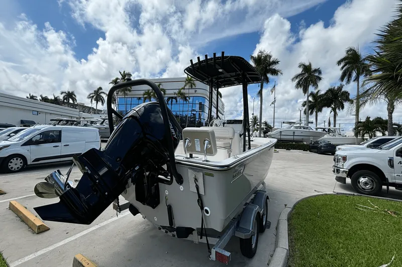Slide: The Image of Boston Whaler 190 Montauk 2025 - 3