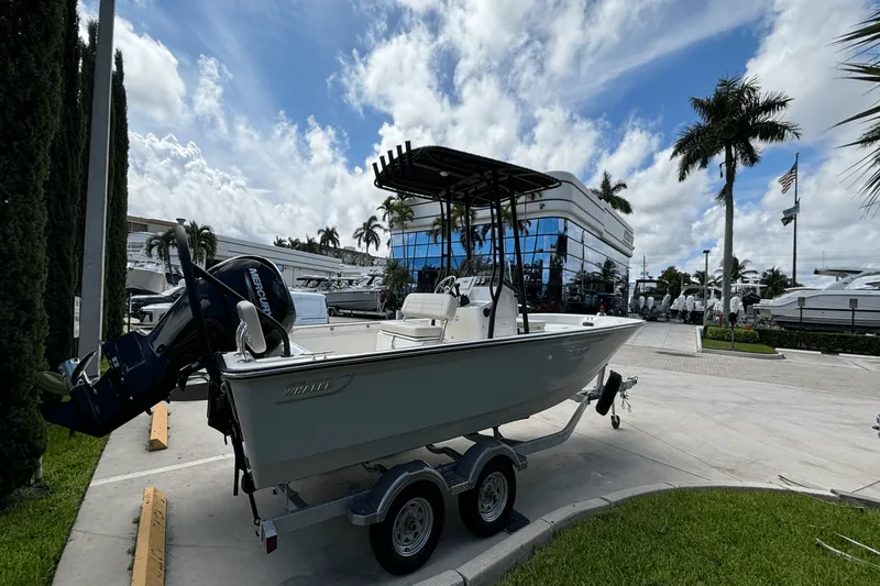 Slide: The Image of Boston Whaler 190 Montauk 2025 - 4
