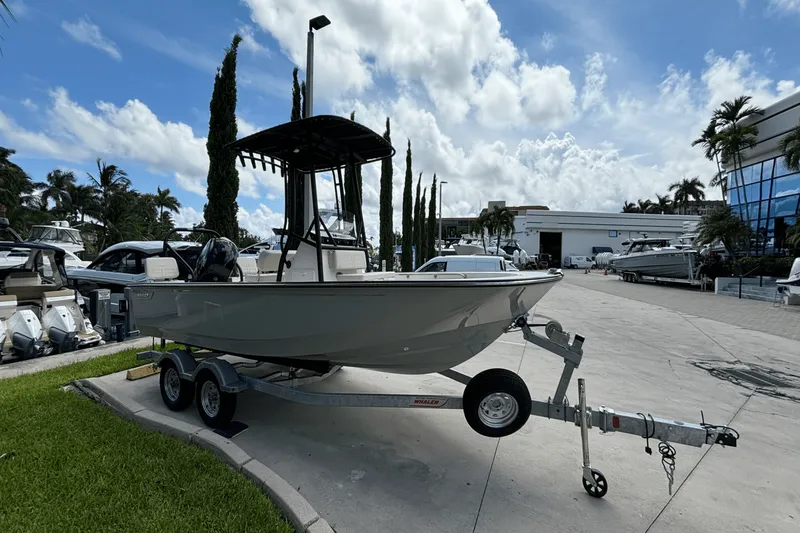 Slide: The Image of Boston Whaler 190 Montauk 2025 - 6
