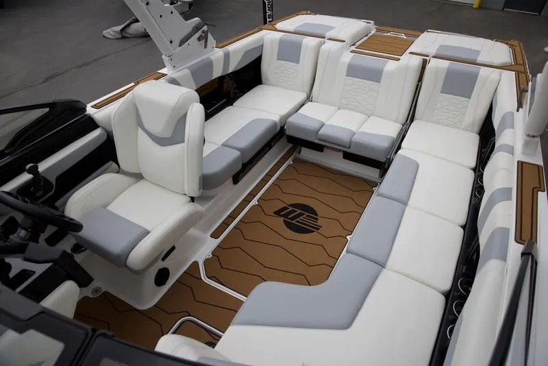 Slide: The Image of Malibu 23 MXZ 2025 - 25
