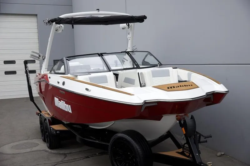 Slide: The Image of Malibu 23 MXZ 2025 - 8