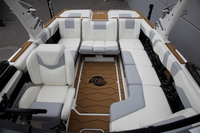 Slide: The Image of Malibu 23 MXZ 2025 - 26