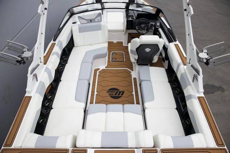 Slide: The Image of Malibu 23 MXZ 2025 - 9