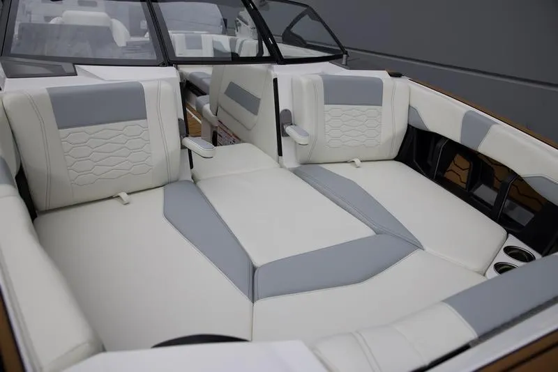 Slide: The Image of Malibu 23 MXZ 2025 - 18