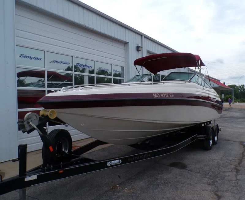 The Image of Crownline Boats 266BR 2001 - 0
