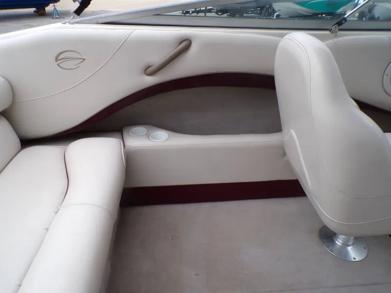 Slide: The Image of Crownline Boats 266BR 2001 - 15