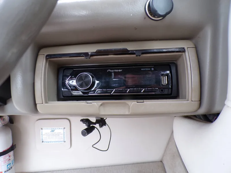 Slide: The Image of Crownline Boats 266BR 2001 - 13