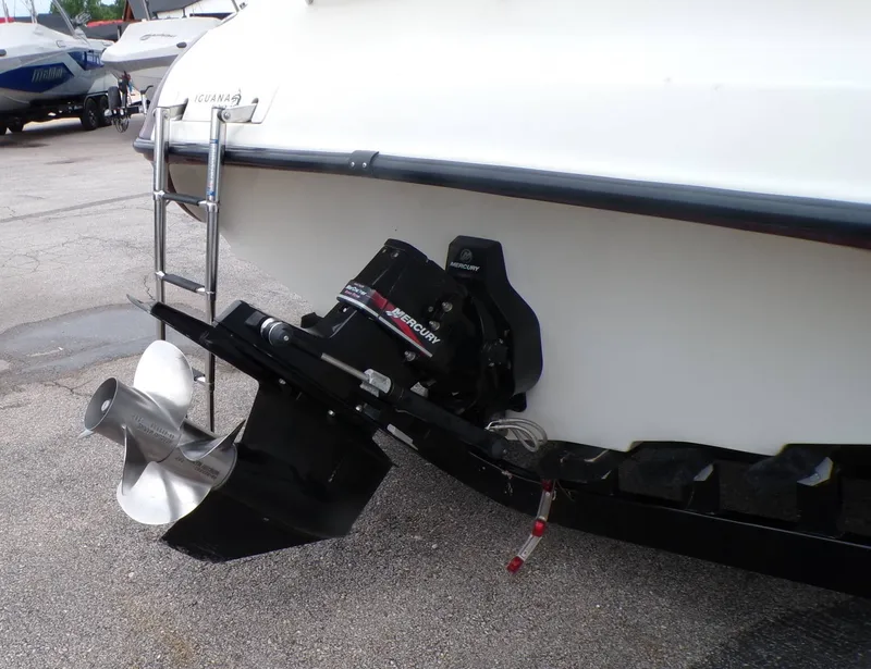 Slide: The Image of Crownline Boats 266BR 2001 - 4