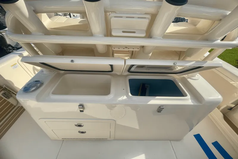 Slide: The Image of Grady-White 281 CE 2025 - 15