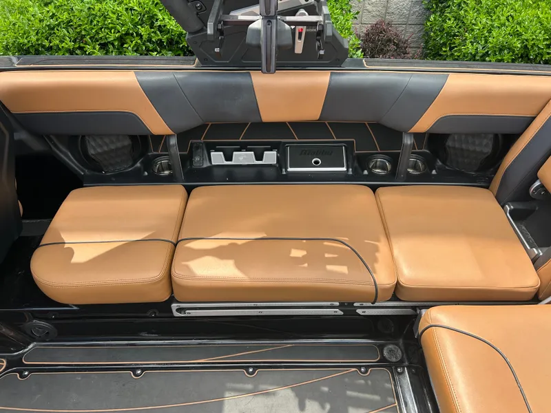 Slide: The Image of Malibu 23LSV 2023 - 13