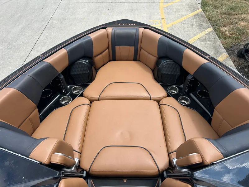 Slide: The Image of Malibu 23LSV 2023 - 22