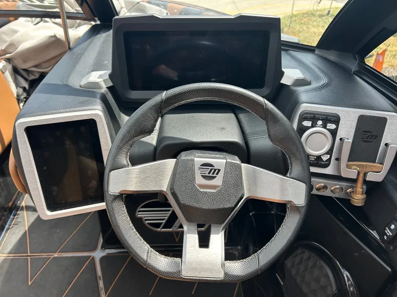 Slide: The Image of Malibu 23LSV 2023 - 18