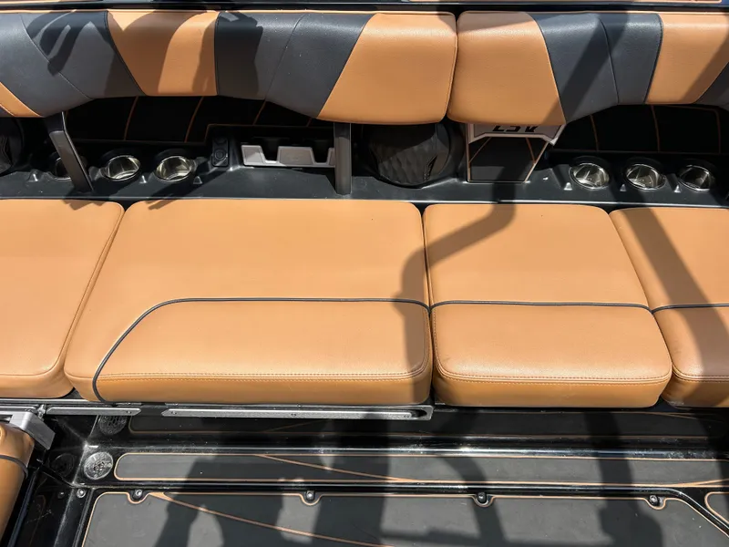 Slide: The Image of Malibu 23LSV 2023 - 15