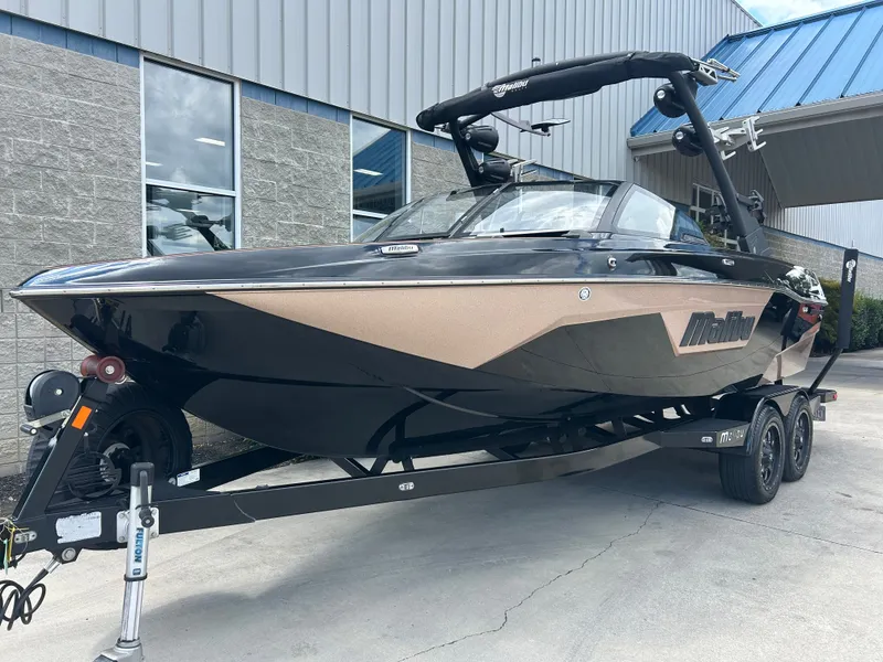 Slide: The Image of Malibu 23LSV 2023 - 2