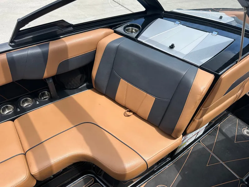 Slide: The Image of Malibu 23LSV 2023 - 16