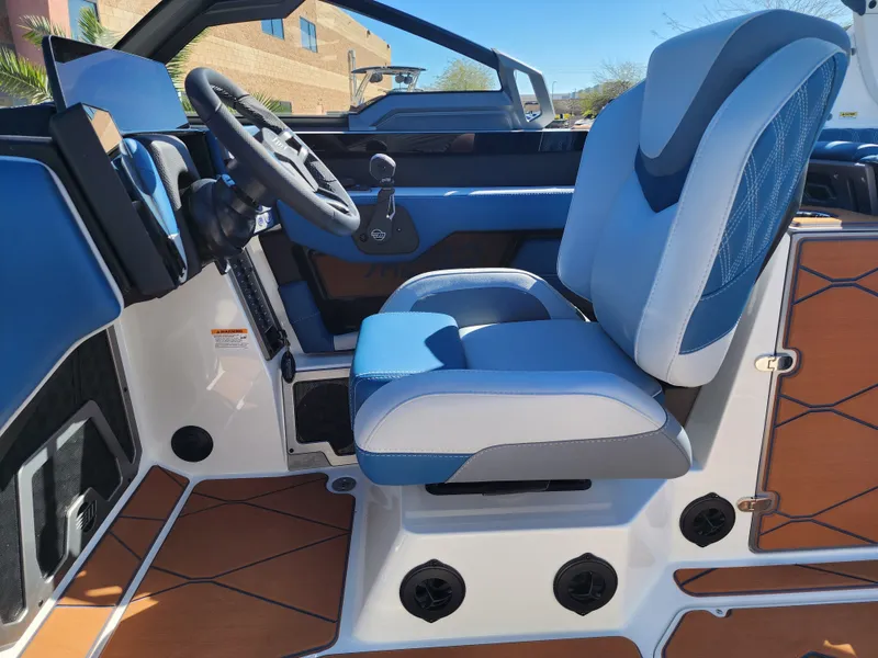 Slide: The Image of Malibu M242 2026 - 20