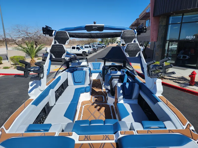 Slide: The Image of Malibu M242 2026 - 15